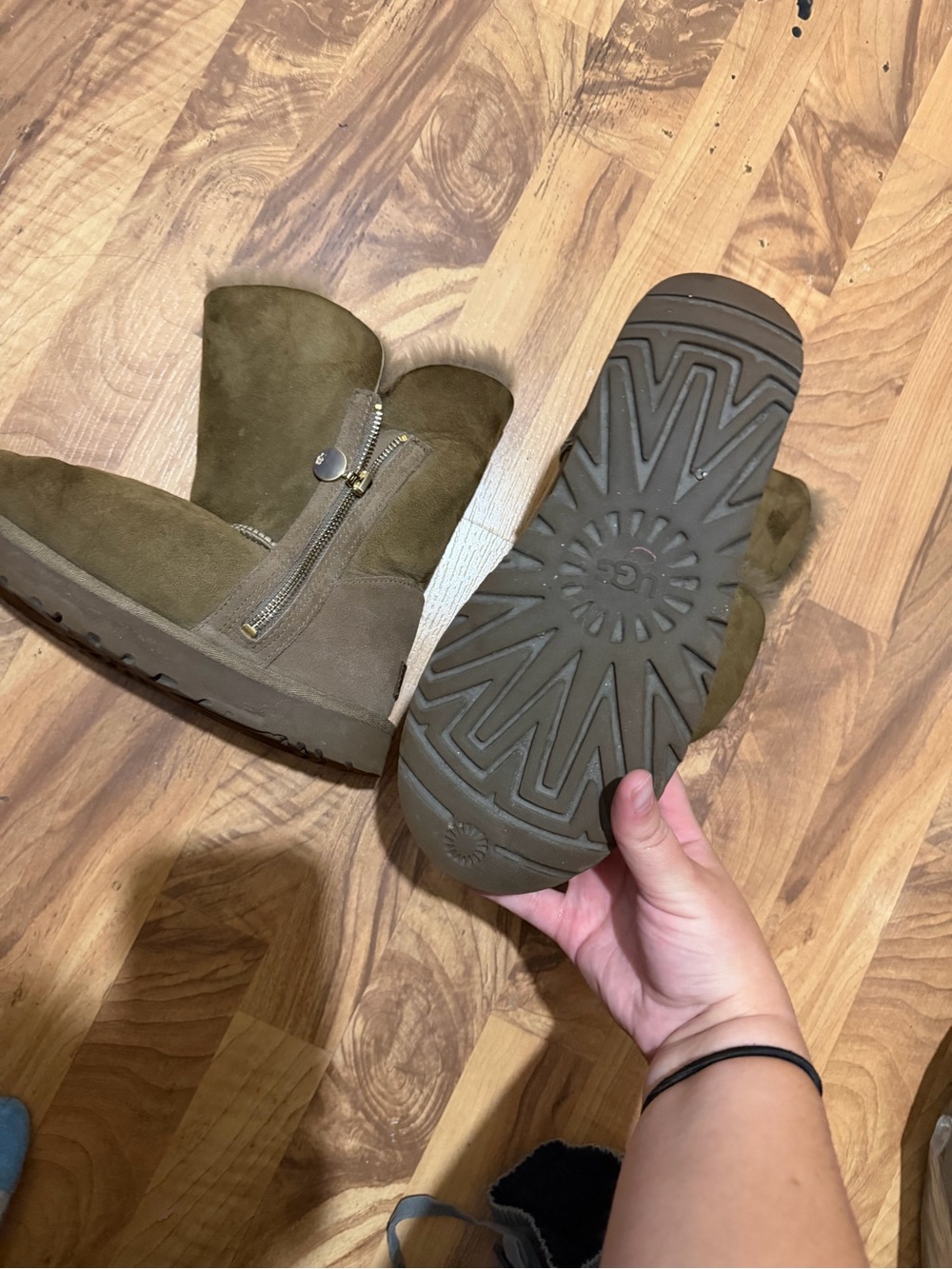 Uggs - Picture 4 of 4